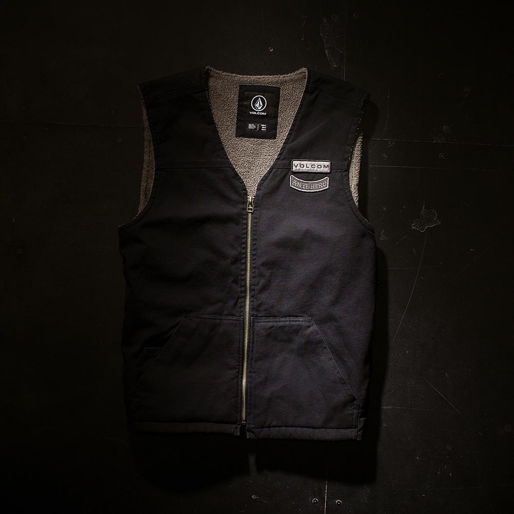 A1831600 BLK F SQUARE