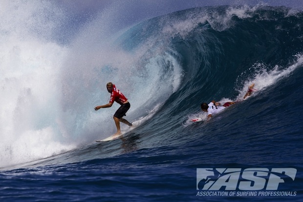 Mick, inside, interfering with Freddie's wave. Funny old rule, innit? Photo: ASP/Robertson