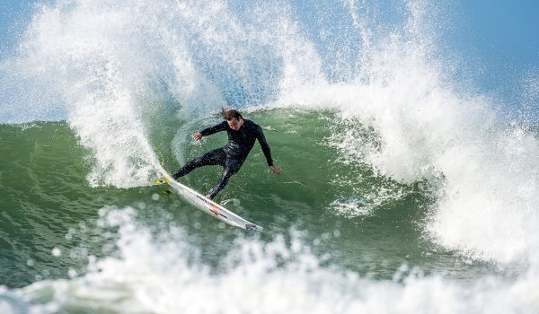 Jordy Smith Takes Kindly To The Lowers Playground  
