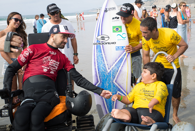 Jesse_Billauer_Davi_Teixeira_celebration_ISA_Reynolds