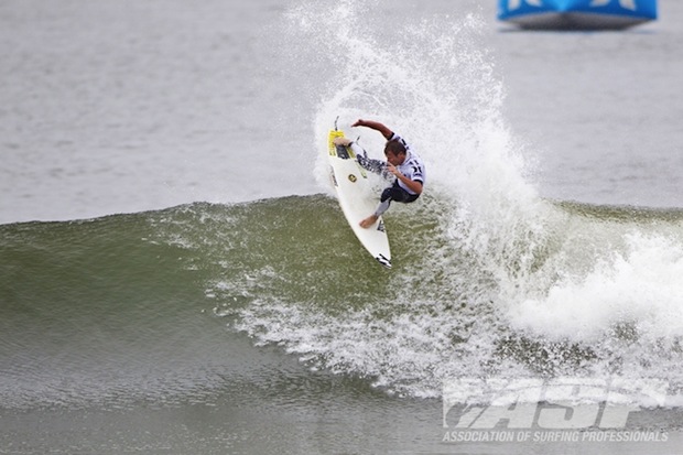 Taj Burrow couldn't get it together against Heitor Alves in round five. Photo: ASP/Rowland