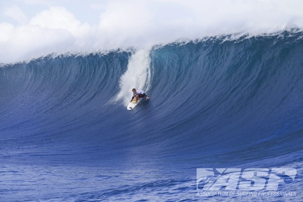 Josh Kerr, with a combined total of 15.60, ousted bede Durbidge. Did y'know he was this comfortable in the big stuff? Yup, not just an air freak. Photo: ASP/Kirstin